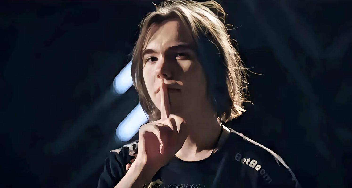 ZywOo 发布了自己的游戏鼠标